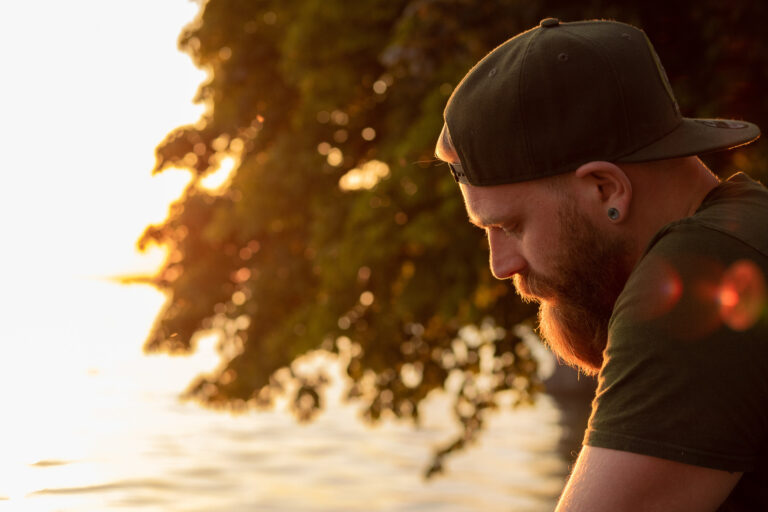 Portraitshooting eines Mannes im Sonnuntergang am Meer