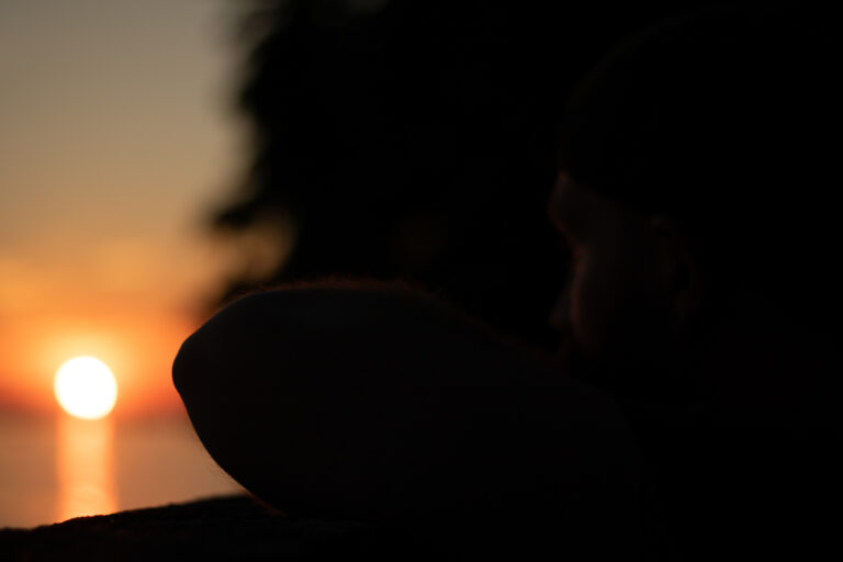 Portraitshooting eines Mannes im Sonnuntergang am Meer